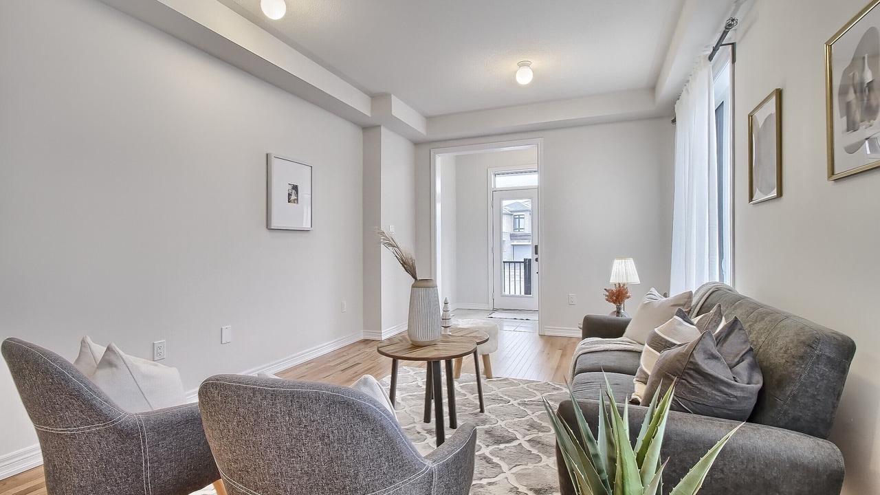 Photo of Livingroom in Durham Region