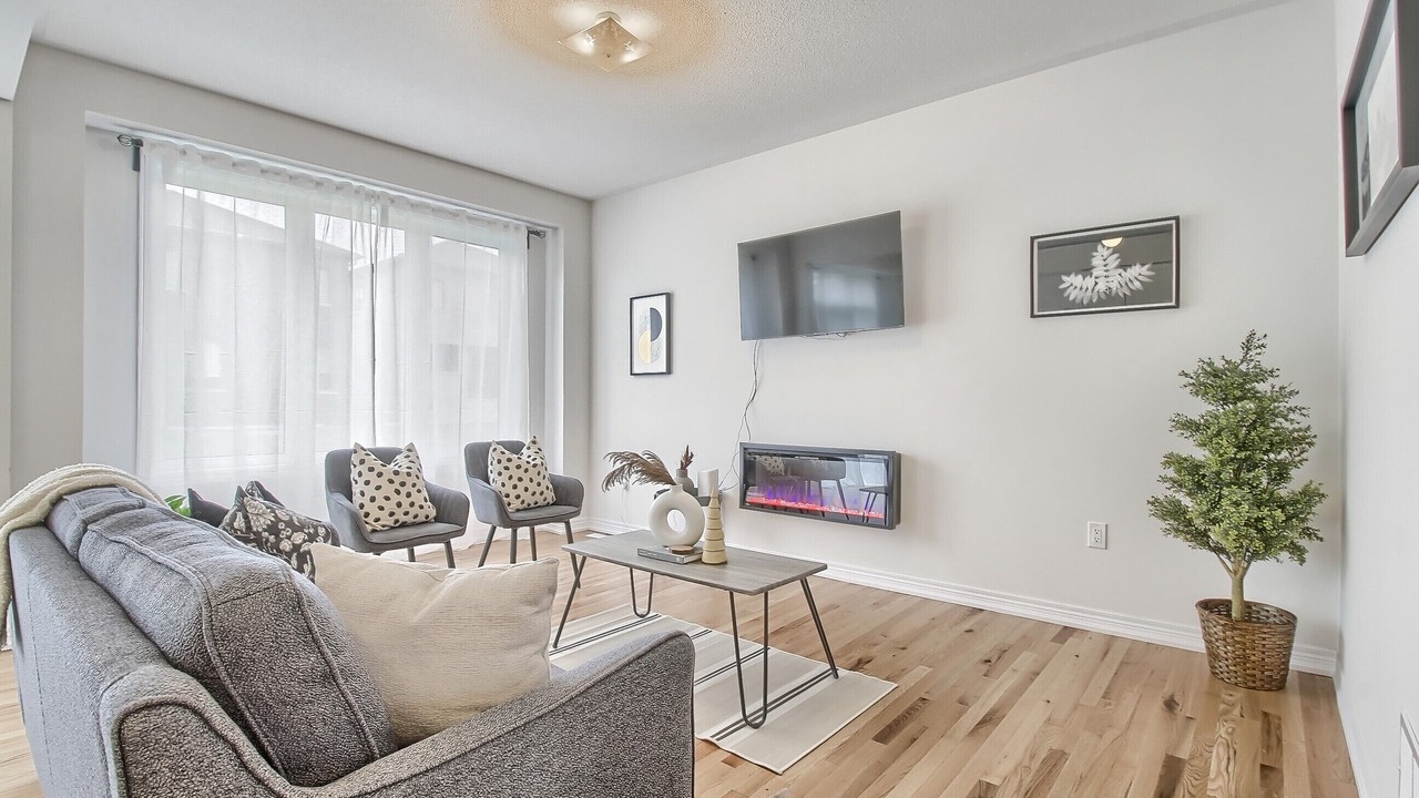 Photo of Livingroom in Durham Region