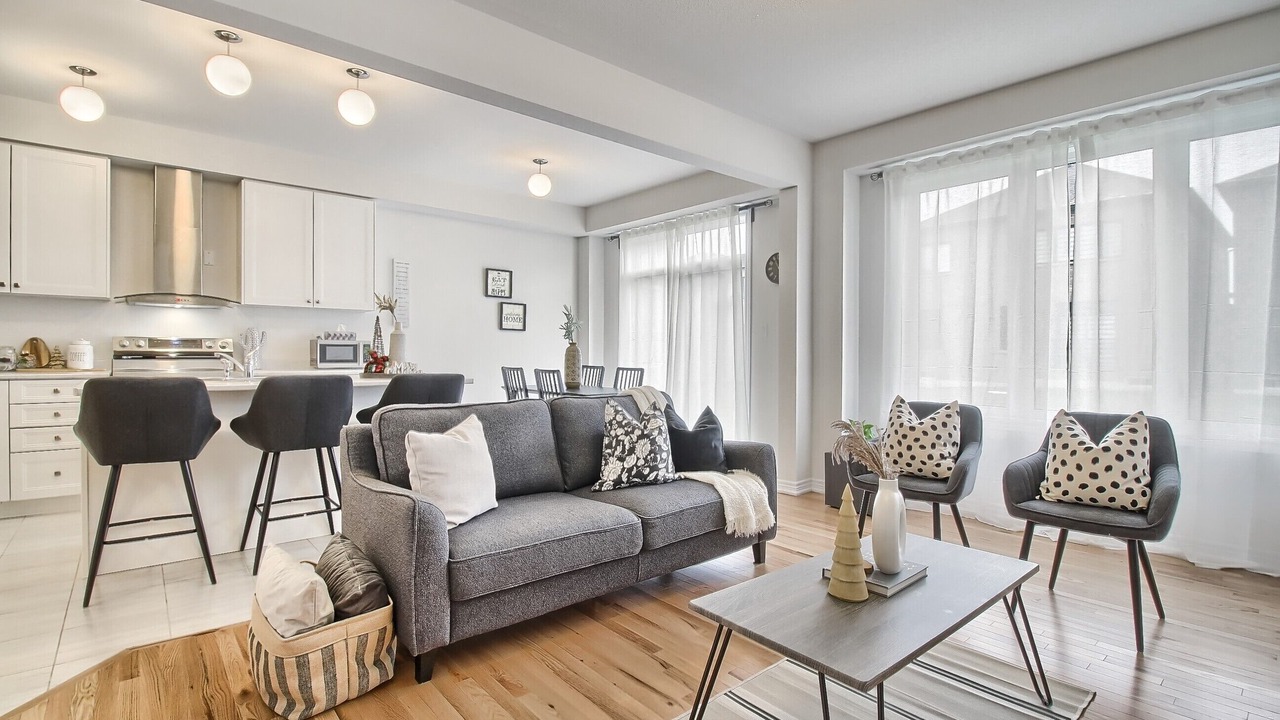 Photo of Livingroom in Durham Region