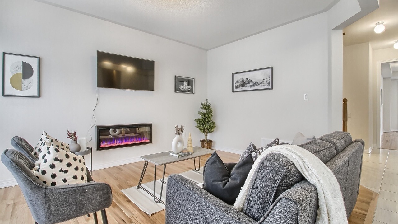 Photo of Livingroom in Durham Region