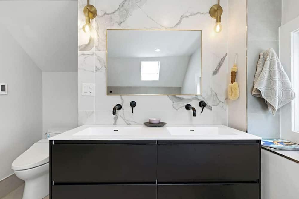 Photo of Bedroom in Humewood-Cedarvale