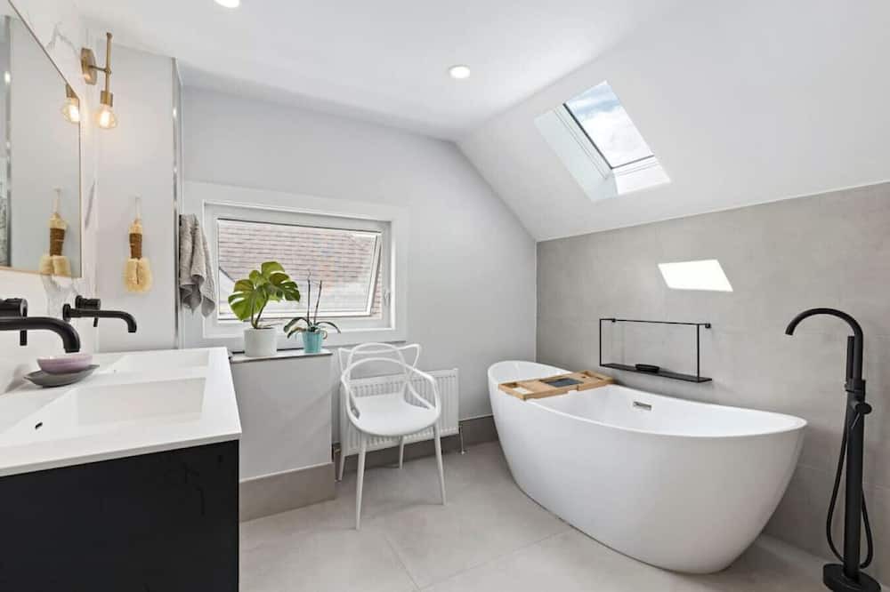 Photo of Bathroom in Humewood-Cedarvale