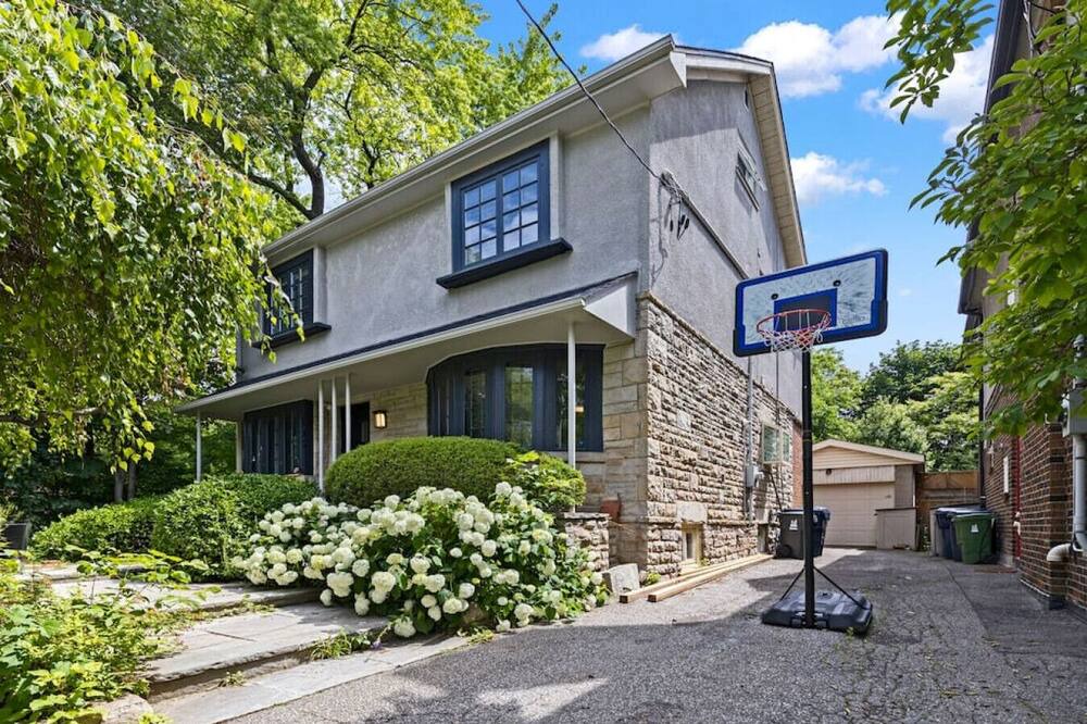 Photo of Outdoor in Humewood-Cedarvale