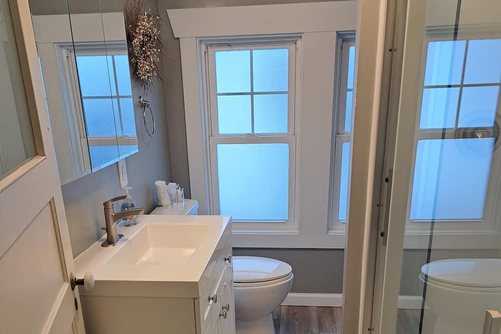 Photo of Bathroom in Endion