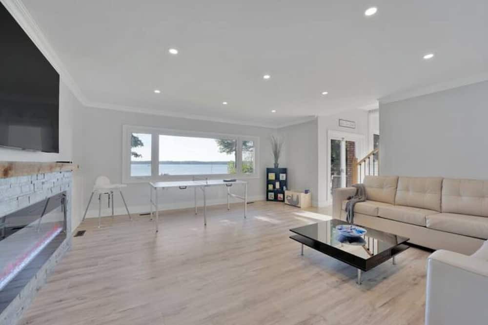 Photo of Livingroom in North Kawartha