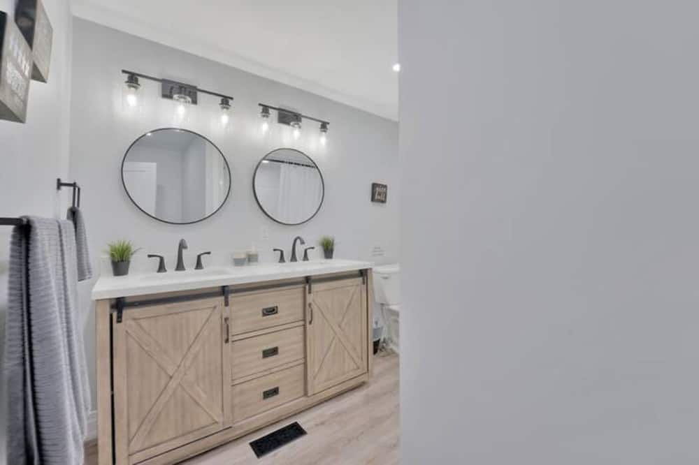 Photo of Bathroom in North Kawartha