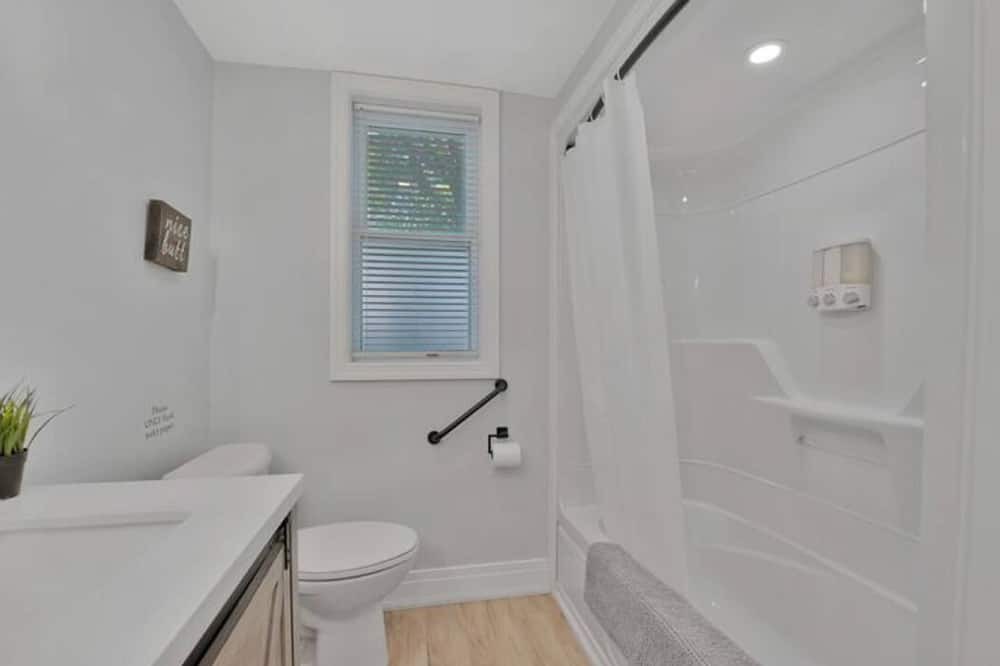 Photo of Bathroom in North Kawartha