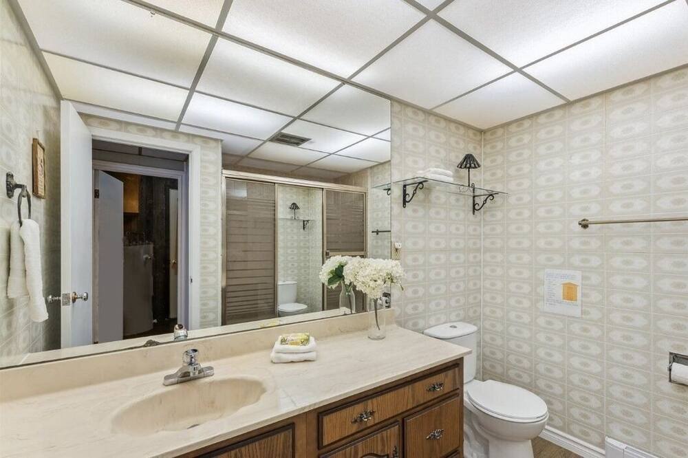 Photo of Bathroom in Centre Hastings