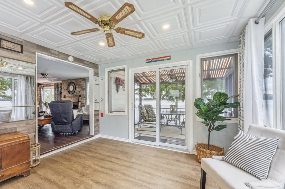 Photo of Livingroom in Centre Hastings