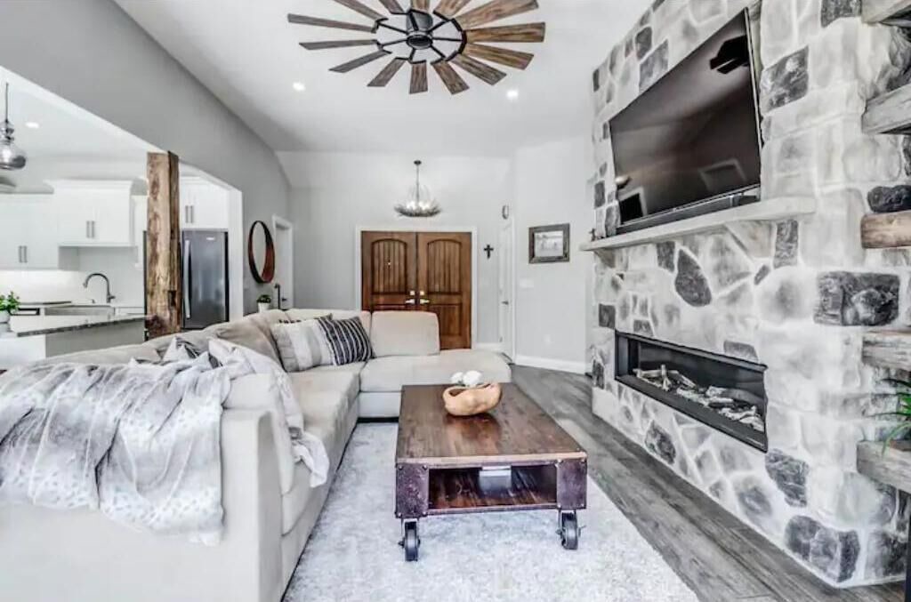 Photo of Livingroom in Lakeshore