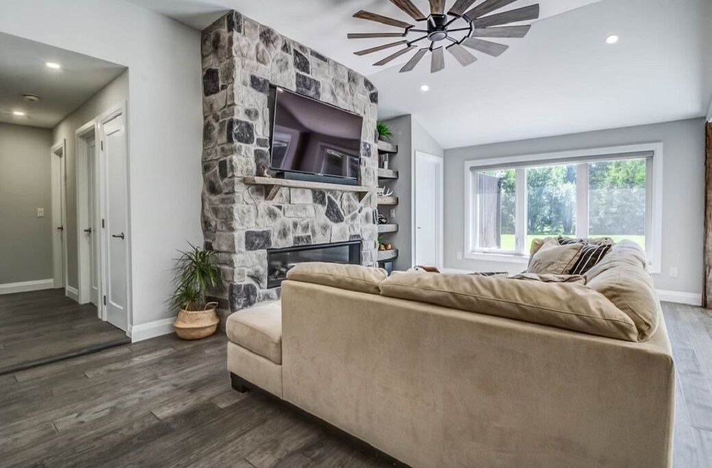 Photo of Livingroom in Lakeshore