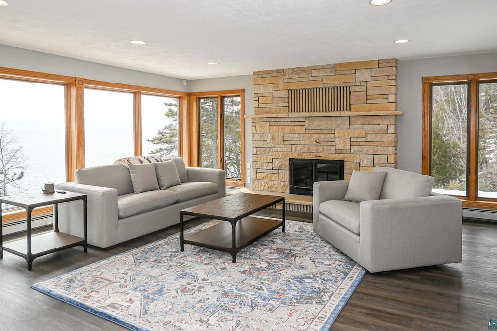Photo of Livingroom in Two Harbors