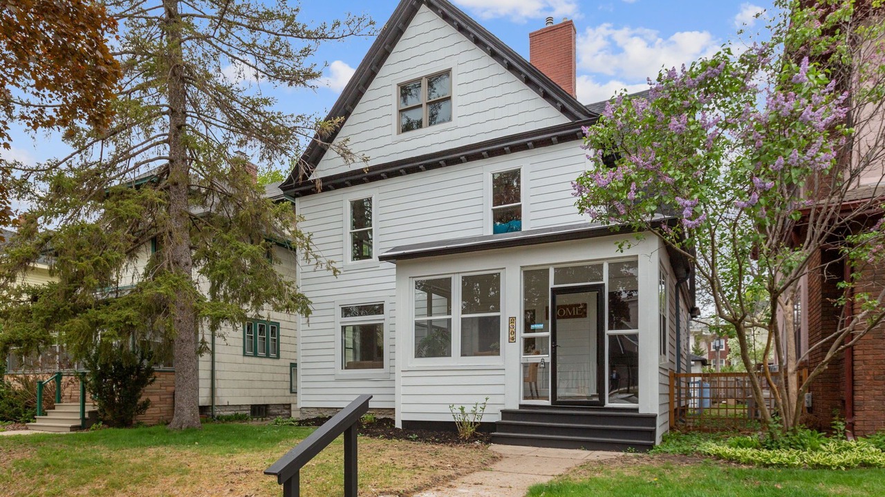 Photo of Outdoor in Lowry Hill East