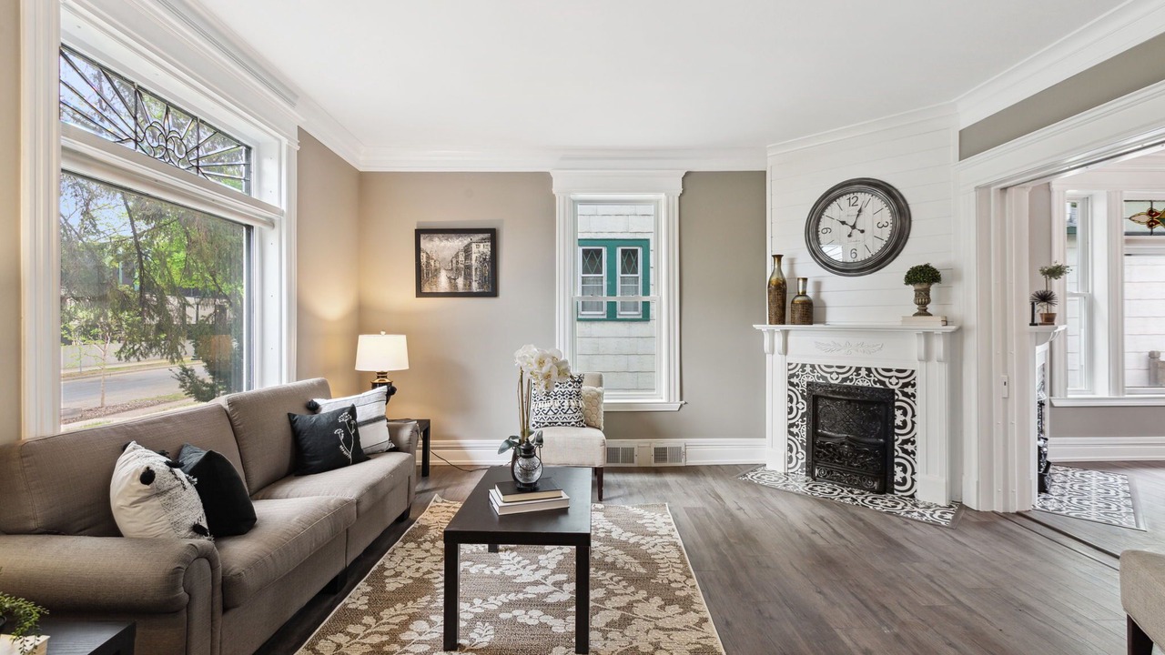 Photo of Livingroom in Lowry Hill East