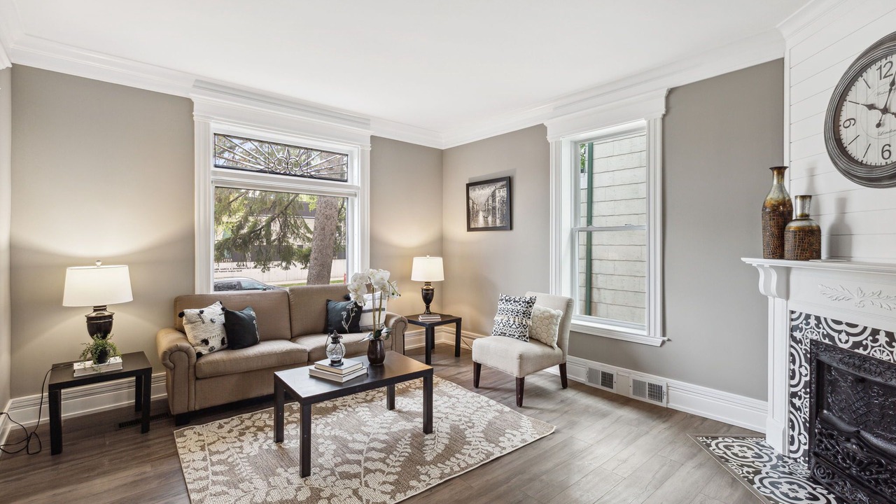 Photo of Livingroom in Lowry Hill East