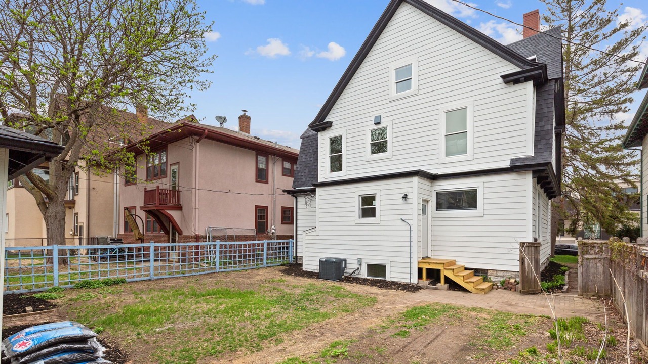 Photo of Outdoor in Lowry Hill East