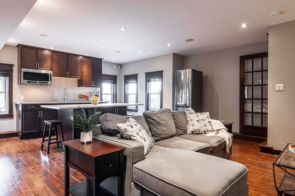 Photo of Livingroom in Perth East