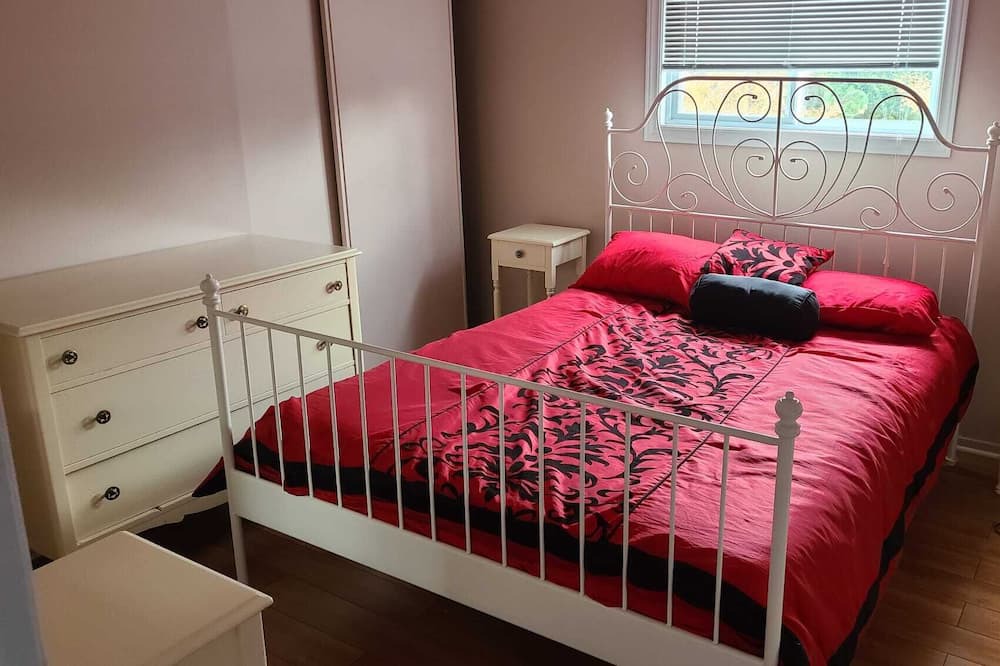 Photo of Bedroom in Ottawa Division