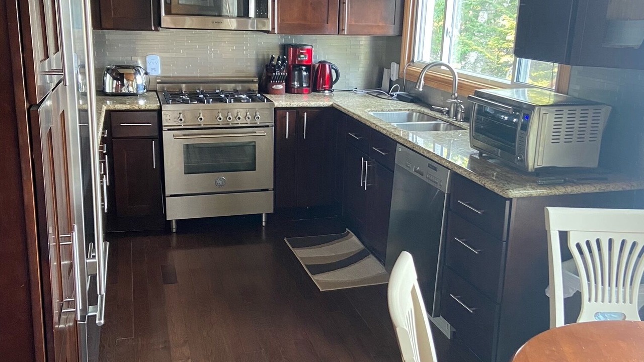 Photo of Kitchen in Dysart et al