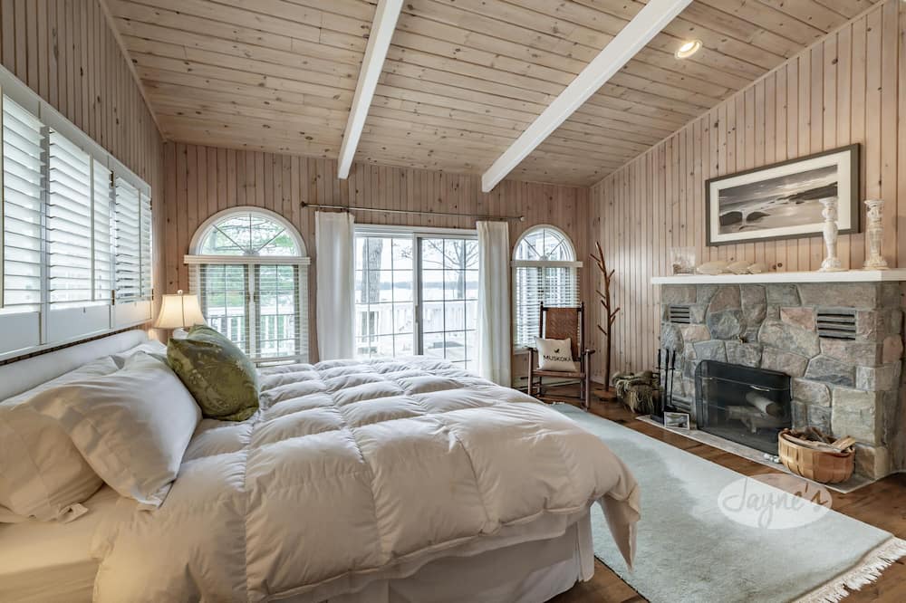 Photo of Livingroom in Muskoka Lakes