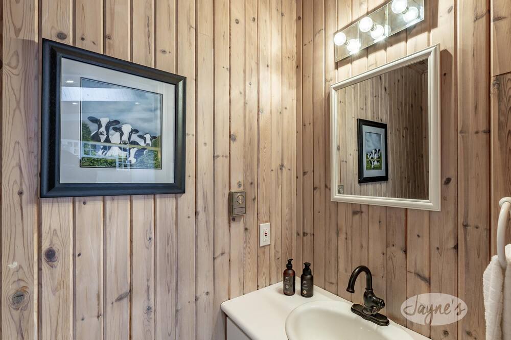 Photo of Bedroom in Muskoka Lakes
