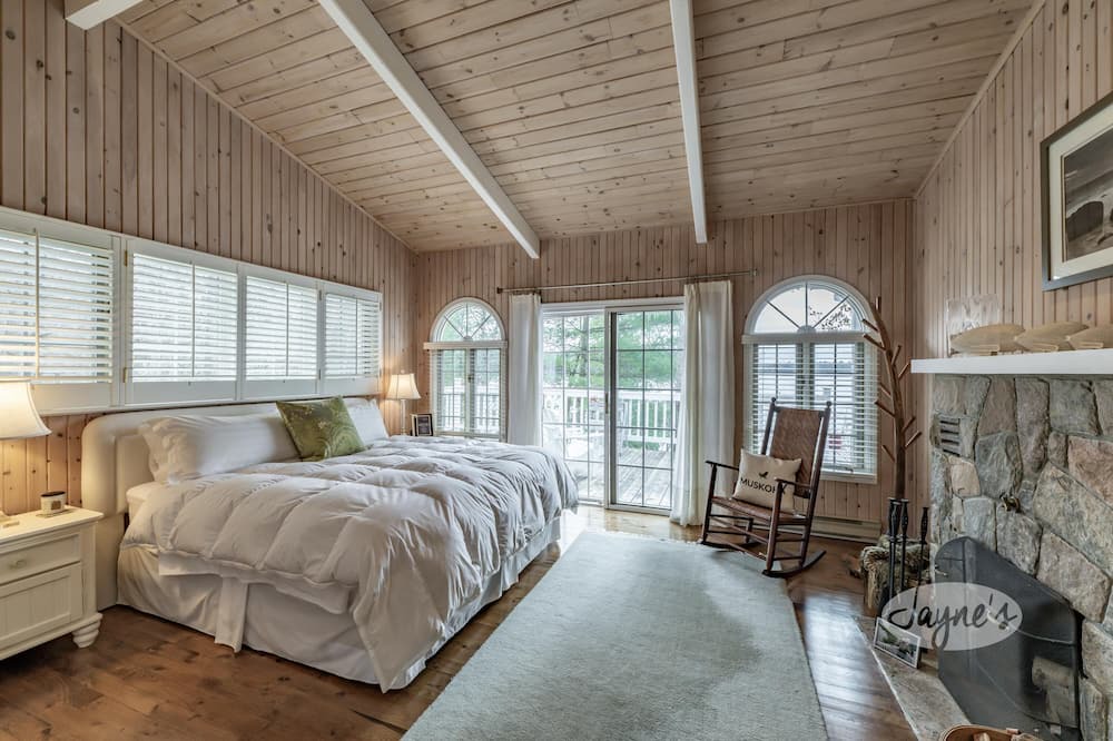 Photo of Livingroom in Muskoka Lakes