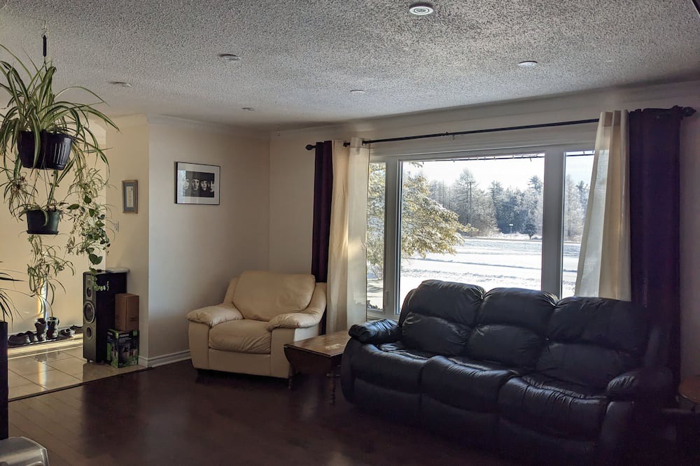 Photo of Livingroom in South Dundas