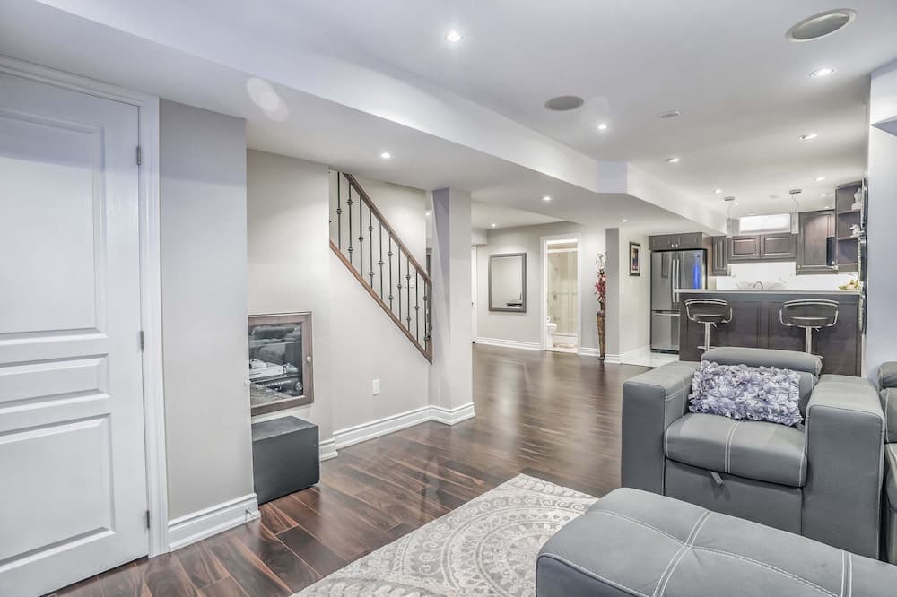 Photo of Livingroom in Markham