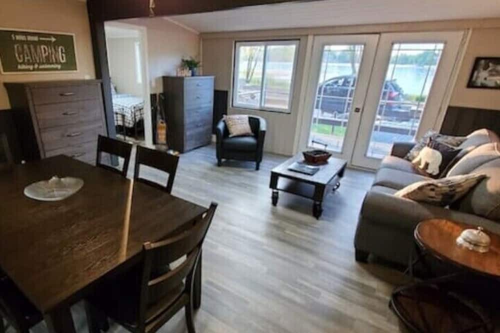 Photo of Livingroom in Centre Hastings
