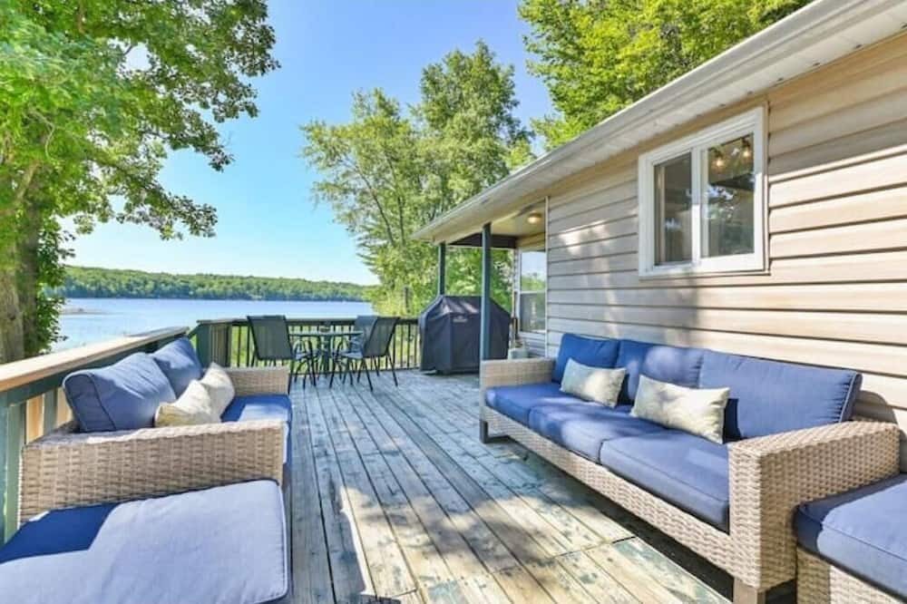 Photo of Patio Balcony in Centre Hastings