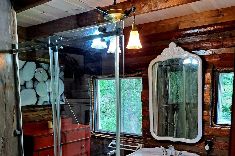 Photo of Bathroom in Gores Landing