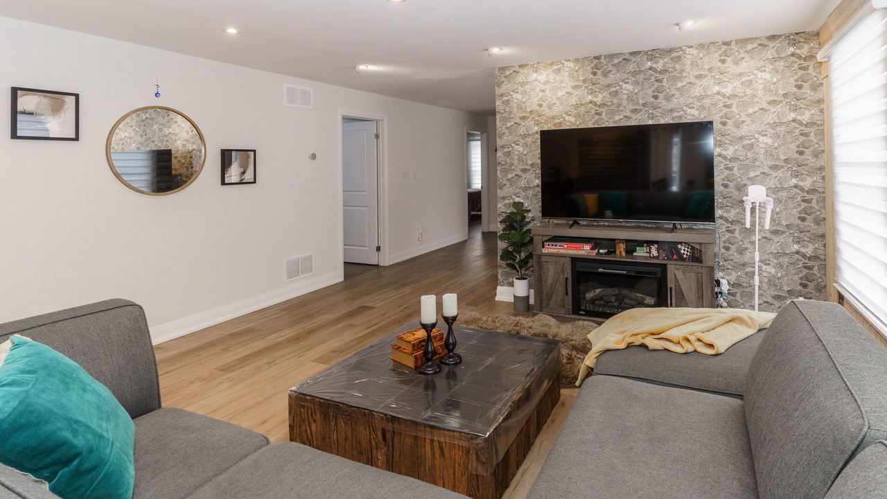 Photo of Livingroom in Lake of Bays