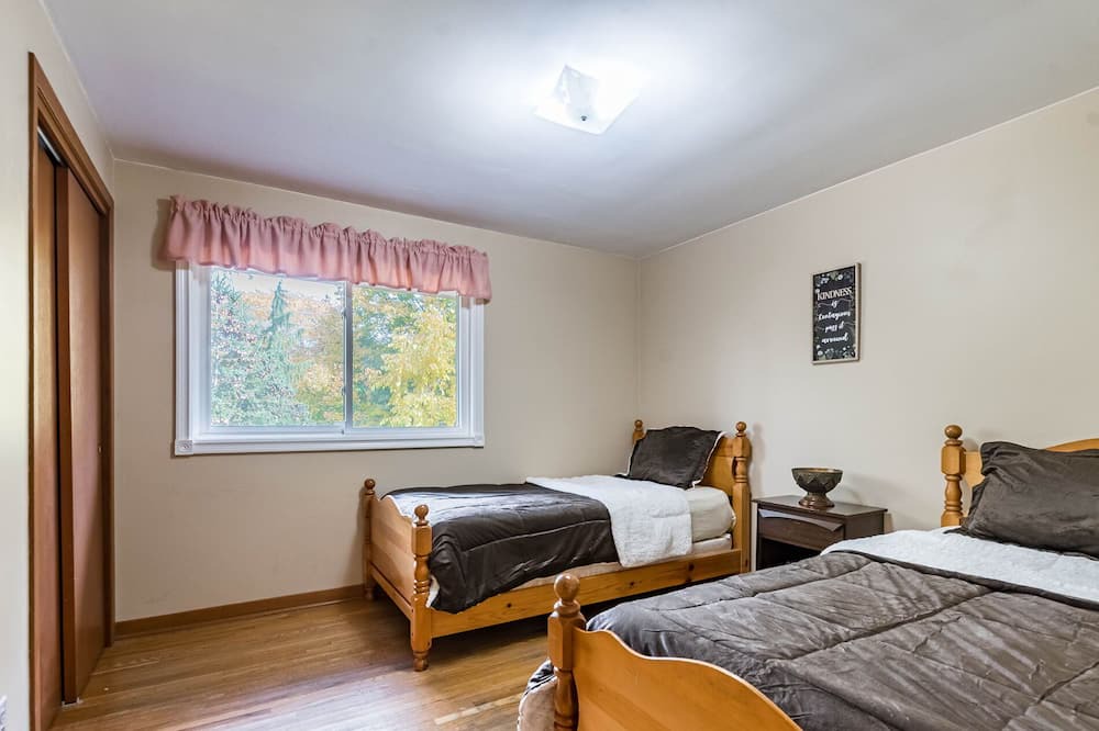 Photo of Bedroom in Clarkson-Lorne Park
