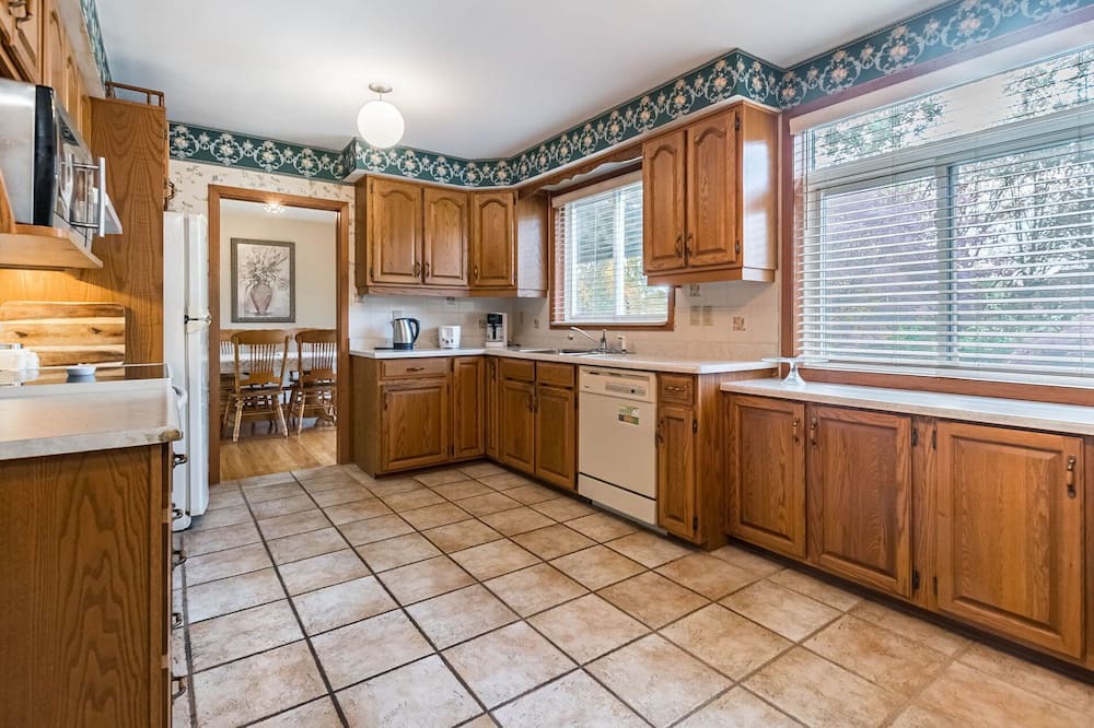 Photo of Kitchen in Clarkson-Lorne Park