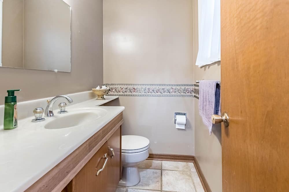 Photo of Bathroom in Clarkson-Lorne Park