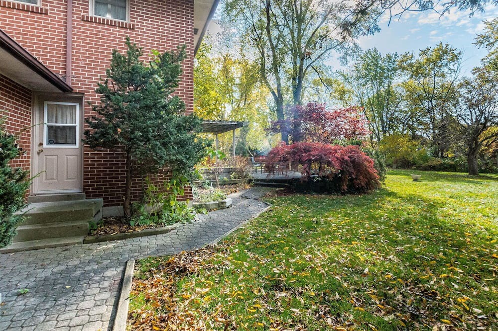 Photo of Outdoor in Clarkson-Lorne Park
