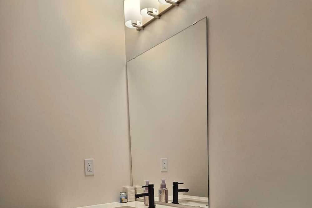 Photo of Bathroom in Harwood
