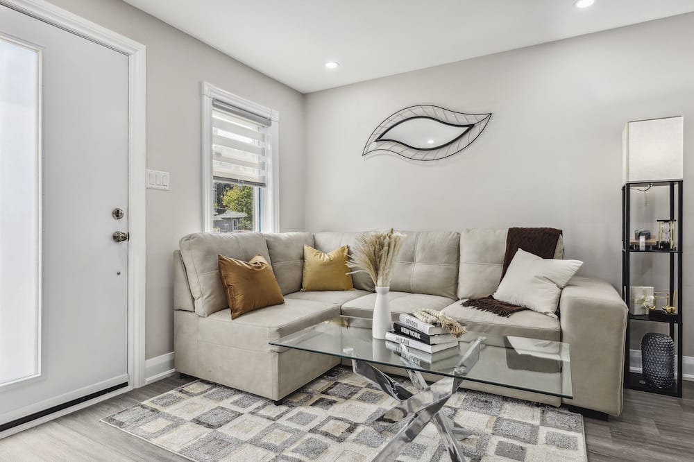 Photo of Livingroom in Lakeview