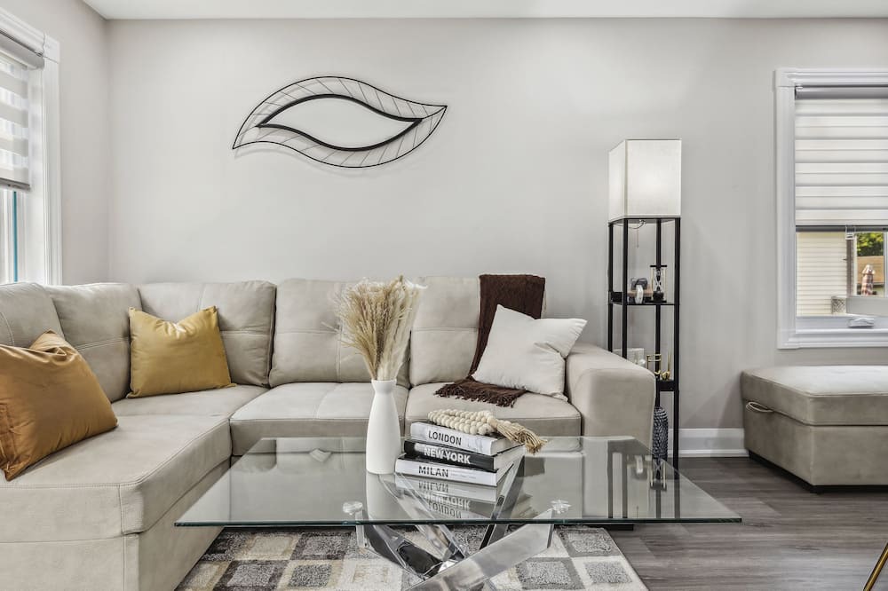 Photo of Livingroom in Lakeview