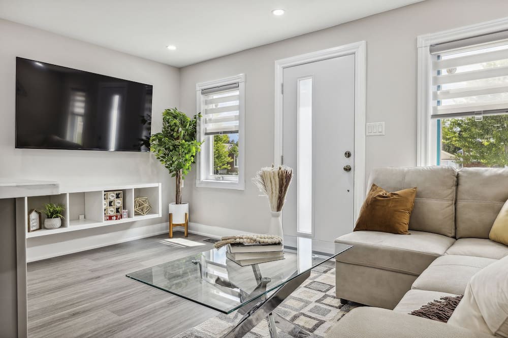 Photo of Livingroom in Lakeview