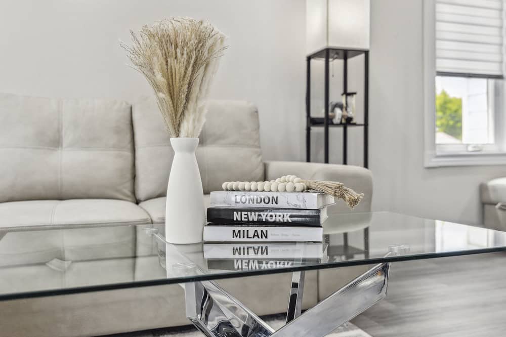 Photo of Livingroom in Lakeview