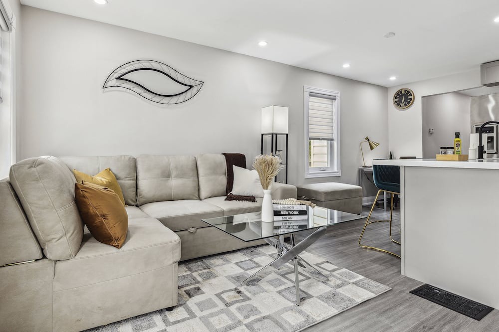 Photo of Livingroom in Lakeview