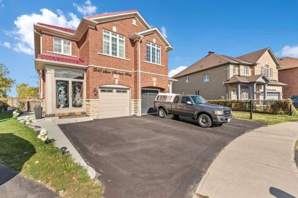 Photo of Outdoor in Meadowvale Village