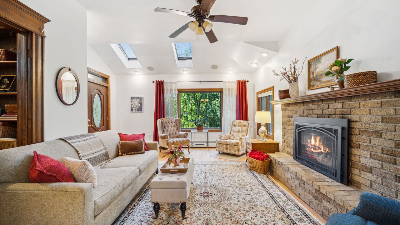 Photo of Livingroom in Maplewood