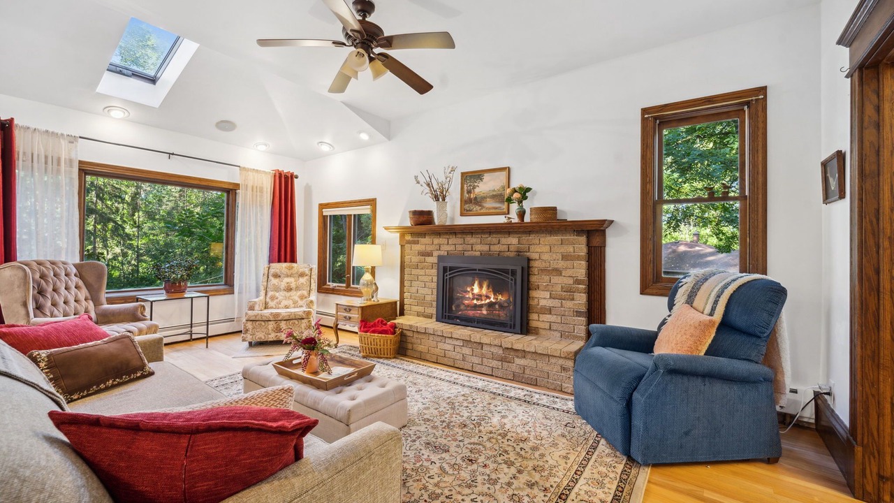 Photo of Livingroom in Maplewood