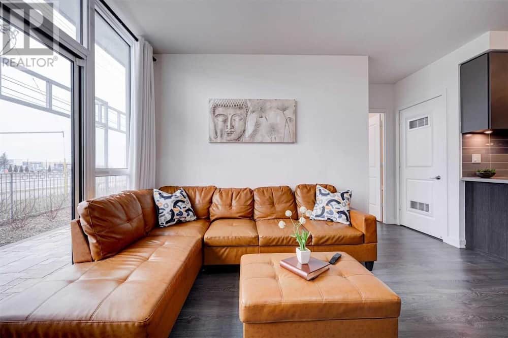 Photo of Livingroom in Central Erin Mills