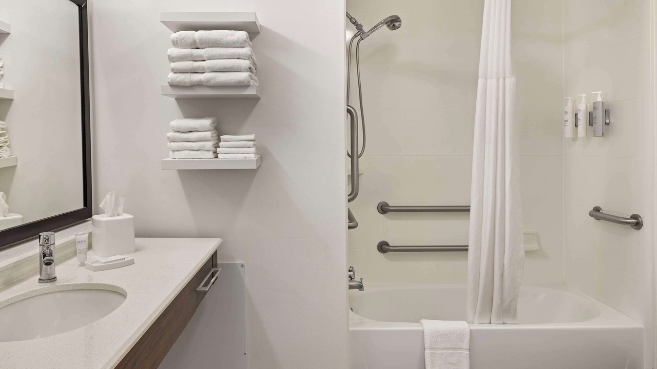 Photo of Bathroom in Maple Grove