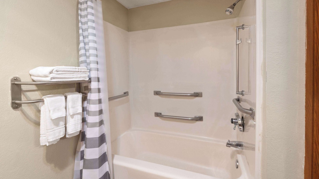 Photo of Bathroom in Redwood Falls