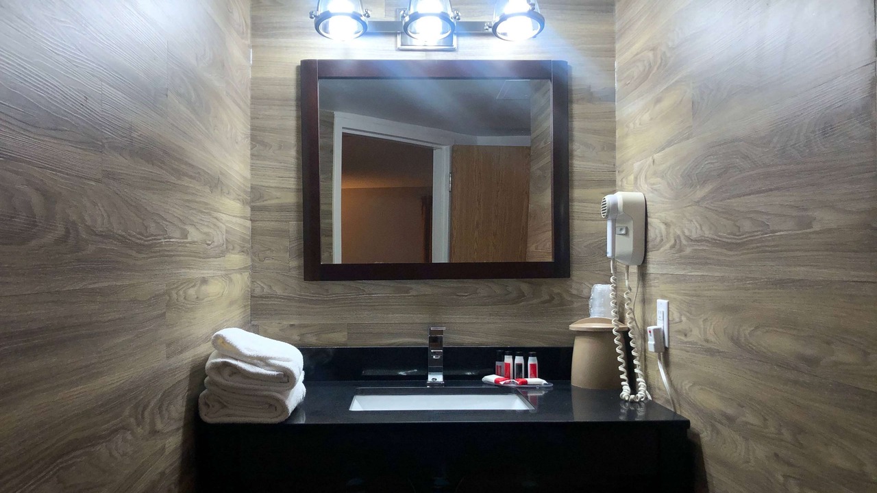 Photo of Bathroom in Lindsay