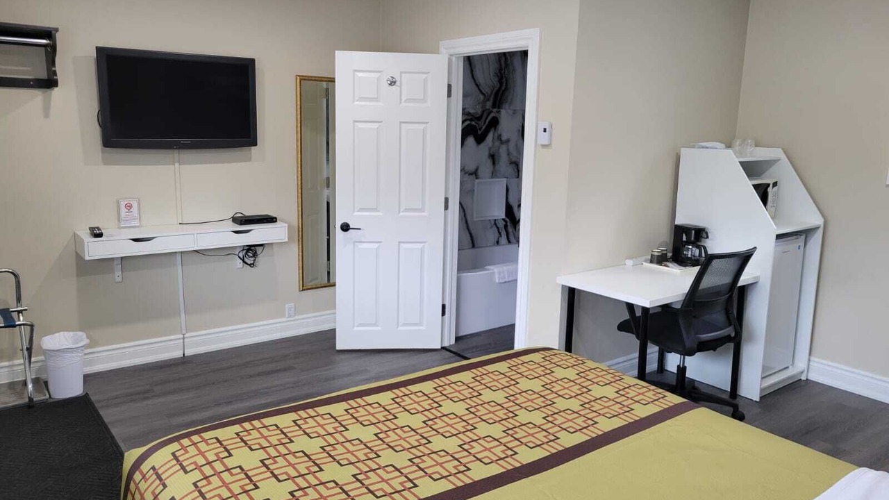 Photo of Bedroom in Laurentian Hills